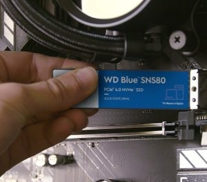 wd-blue-sn-580-500-gb-m2-ssd-alinir-mi-inceleme-teknik-ozellikleri-tavsiye-2025.jpg